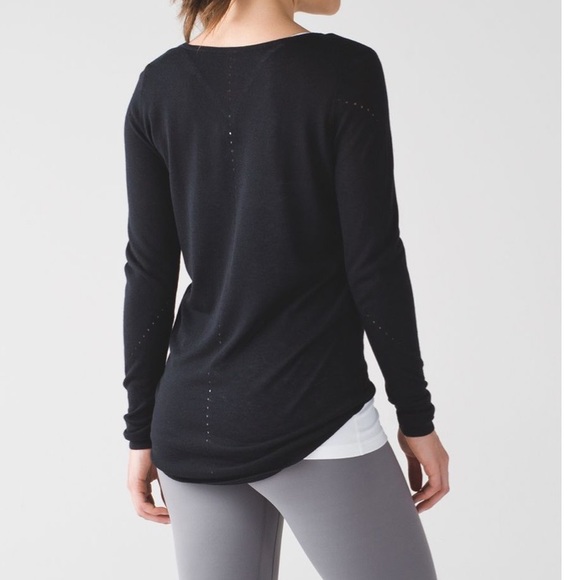 Lululemon NWT Yin Time black Long sleeve shirt size 8 (small flaw) - Picture 16 of 16
